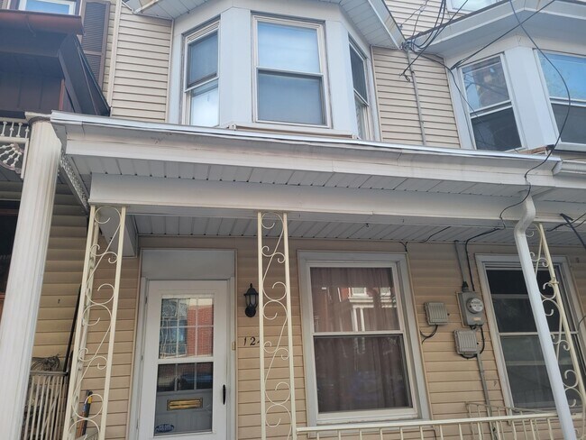 Building Photo - 124 N 8th St