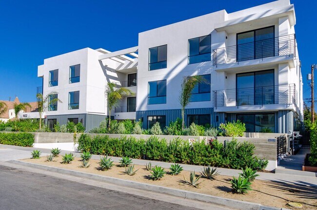 Building Photo - 1522 S Orange Grove Ave
