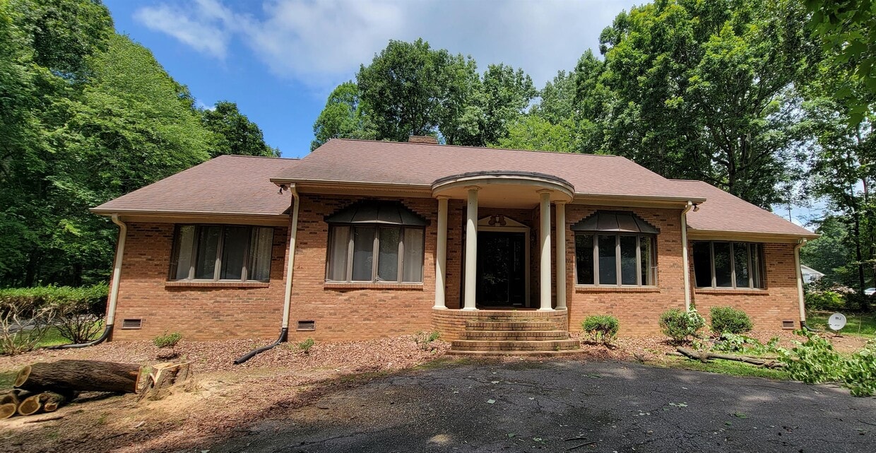 Primary Photo - 3021 Puetts Chapel Rd