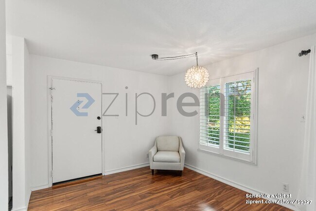Foto del edificio - 2720 Oak Rd