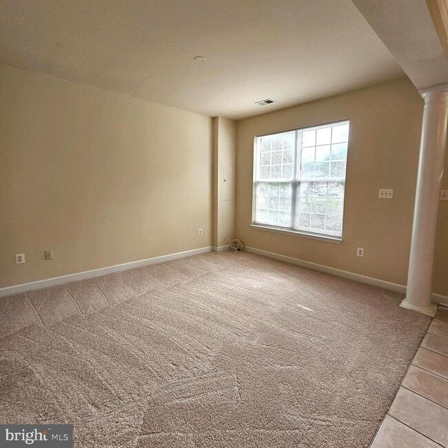 Building Photo - 725 Chevington Ct