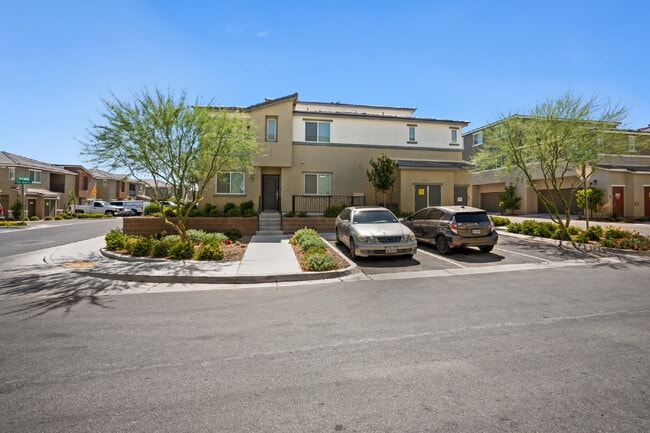 Building Photo - Beautiful 3 BR 2.5 BA Townhouse built in 2020 off the Las Vegas Strip