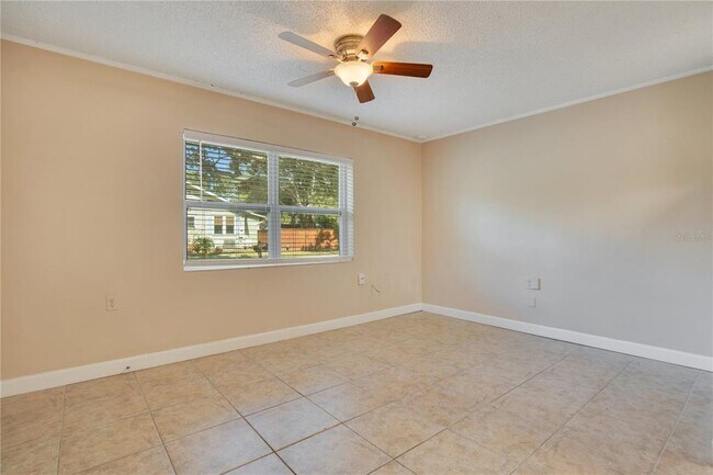Foto del edificio - 1800 E Harding St