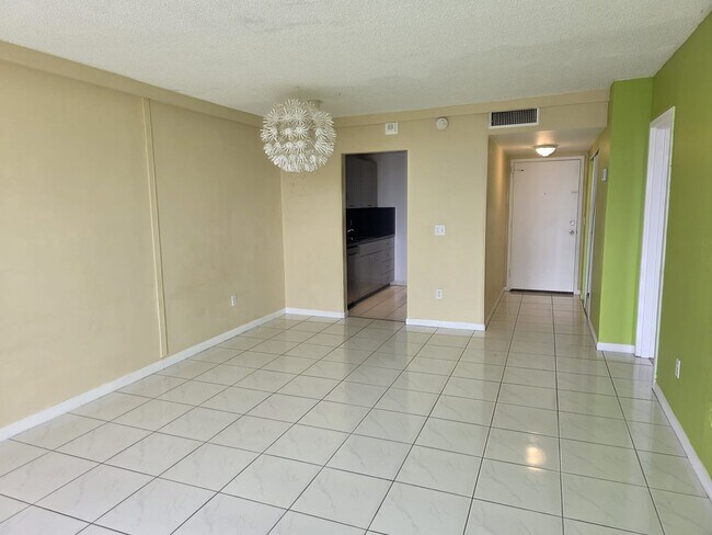 Foto del edificio - 2350 NE 135th St