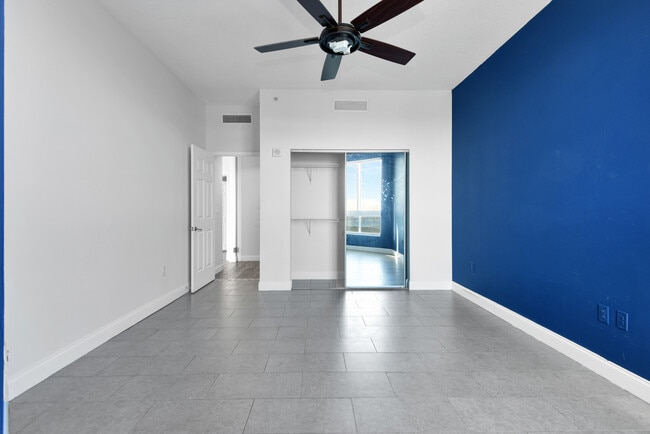 Building Photo - 231 Riverside Dr