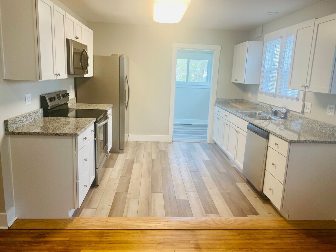 Primary Photo - Newley Renovated 4BR - 2BA - South Campus!