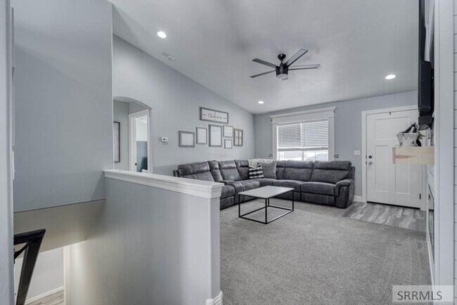 Building Photo - Beautiful 5 Bedroom, 3 Bath Home