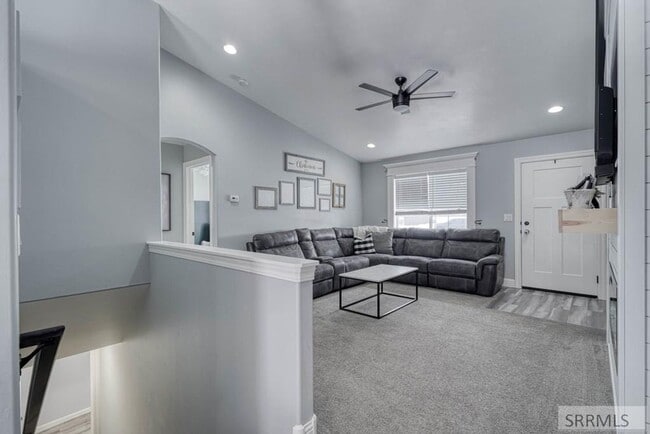 Foto del edificio - Beautiful 5 Bedroom, 3 Bath Home