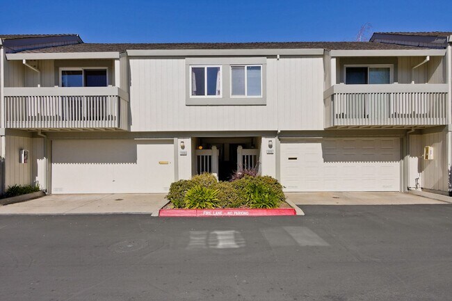 Foto del edificio - Available Now!