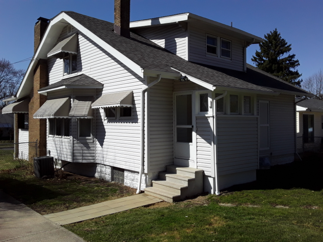 Building Photo - 871 Brittain Rd
