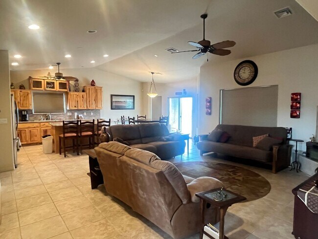 Building Photo - Luxury short term furnished home