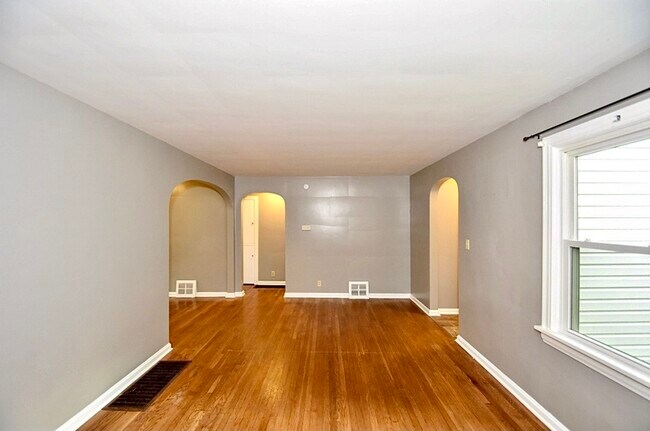 Building Photo - 3124 Woodland Ave NW