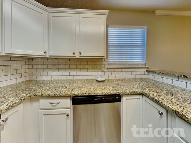 Building Photo - 7310 Ravanna Dr