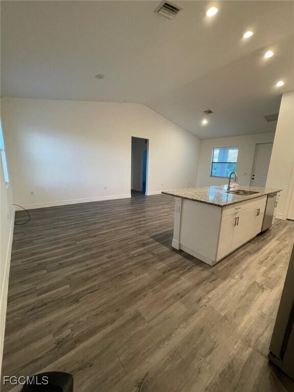 Foto del edificio - 8027 Buttercup Cir