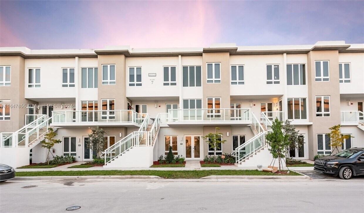 Foto principal - 10220 NW 63rd Terrace