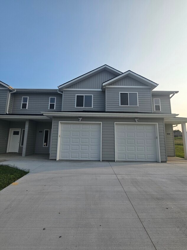 Unit is on the left hand side with 1 car garage. - 1510 W 32nd St