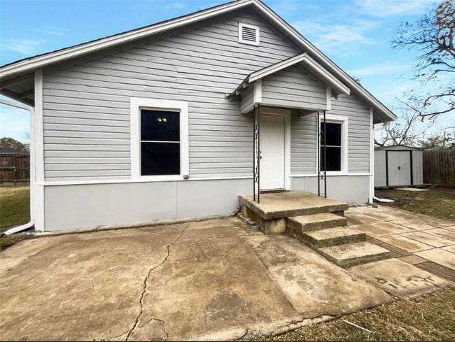 Building Photo - 212 4th St