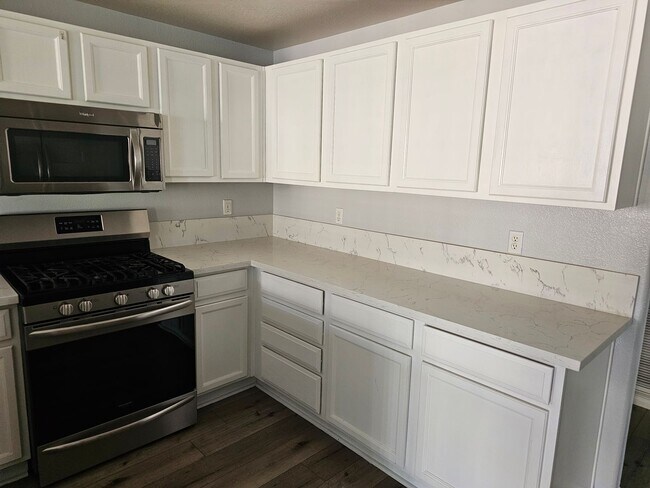 Foto del edificio - Townhome available in beautiful community