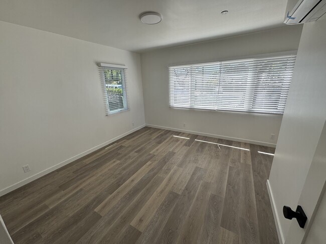 Building Photo - 1327 Cacique Street