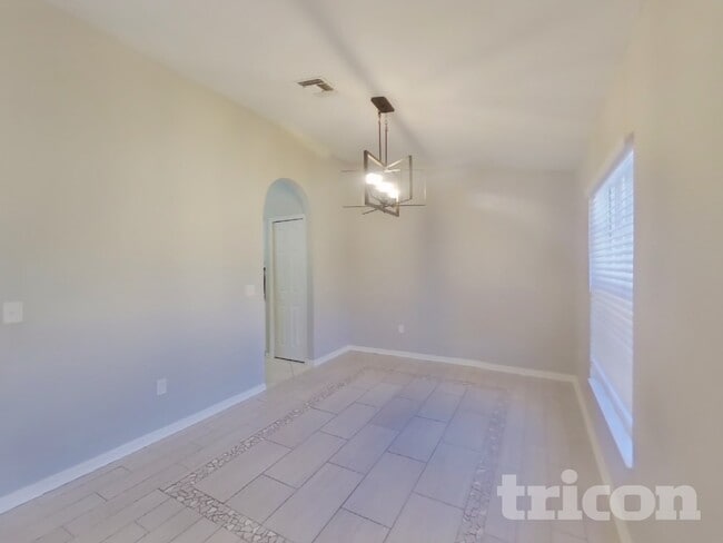 Building Photo - 1054 Valentine St