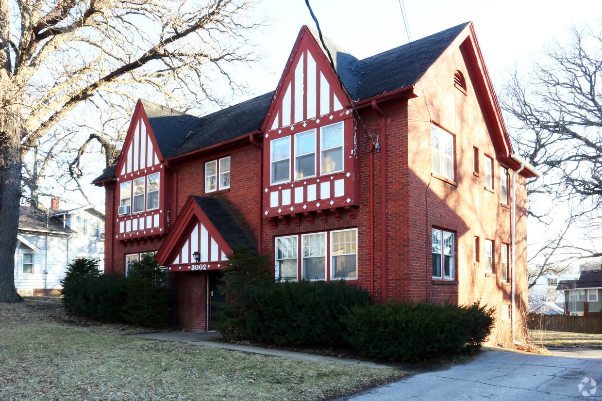 Building Photo - 3002 Woodland Ave