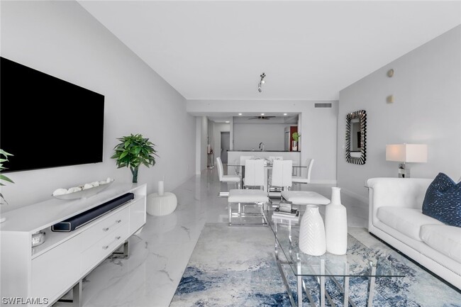 Foto del edificio - 3000 Oasis Grand Blvd