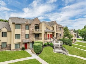 Building Photo - Saddle Creek Apartments