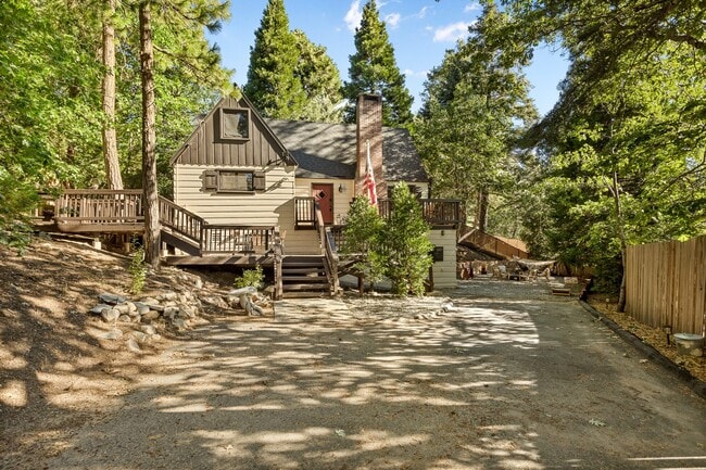 Building Photo - 283 Walnut Dr