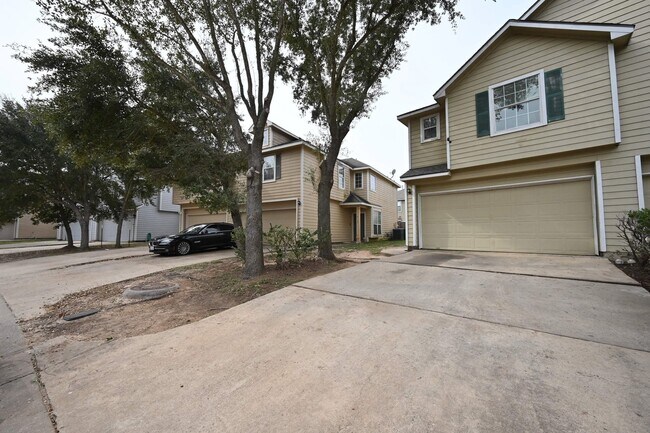 Foto del edificio - 6127 Yorkglen Manor Ln