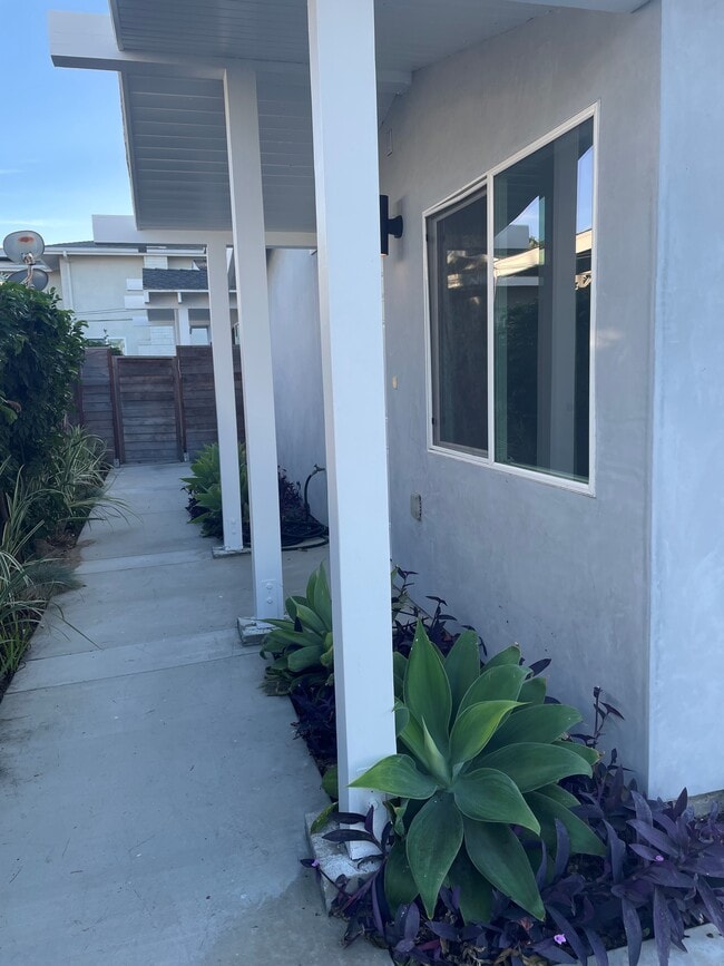 Building Photo - 2704 Gates Ave