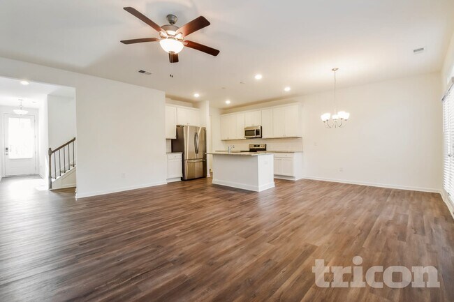 Foto del edificio - 2230 Rosemary Park Ln