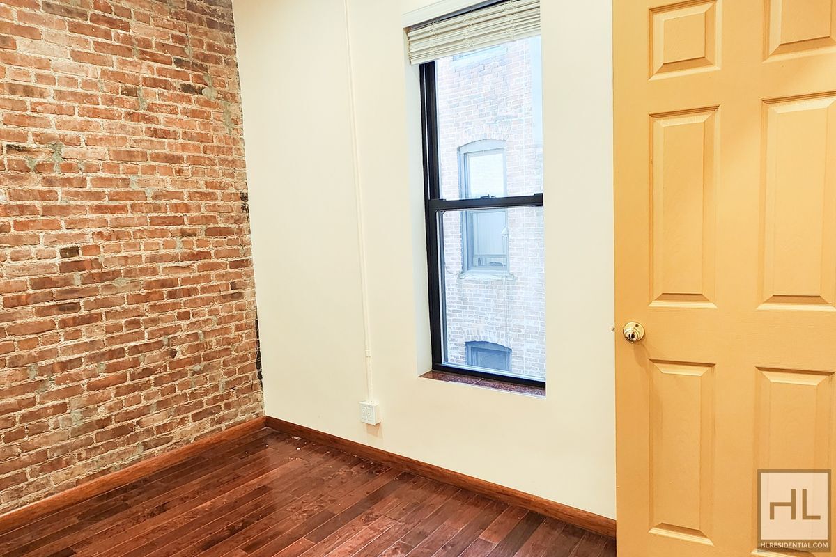 Primary Photo - HURON STREET / 2-Bed 1-Bath / Great Greenp...