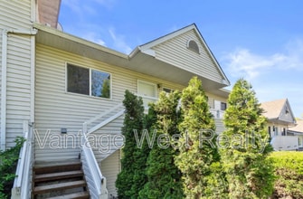 Building Photo - 505-505 Browne Rd