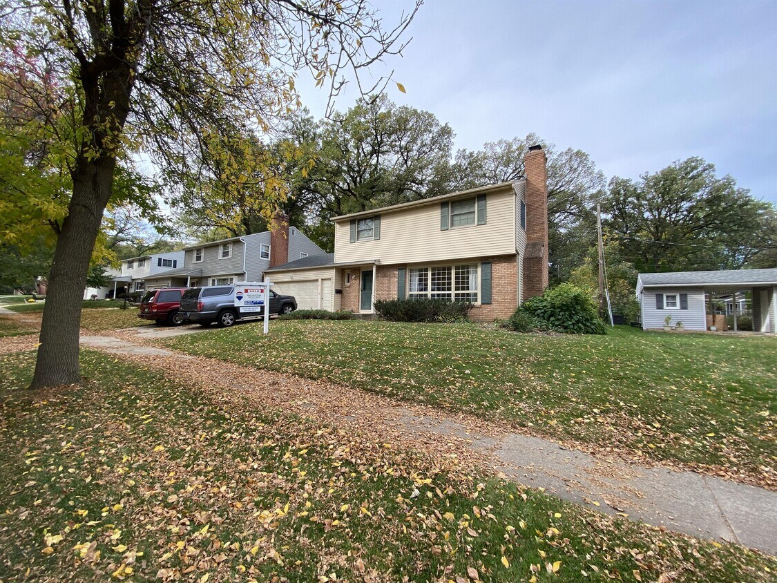 Foto principal - 2033 13th Ave NW