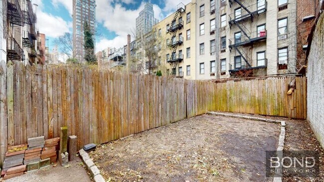 Plano de planta - 419 East 87 Street