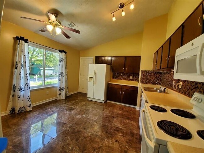 Foto del edificio - 910 Shiloh Ridge Run NW
