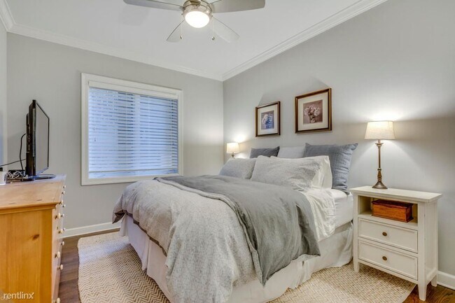Building Photo - 1 br, 2 bath Condo - 3509 N Fremont St