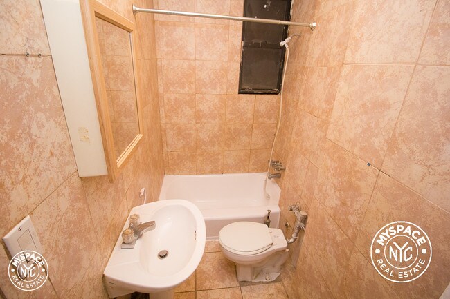 Building Photo - 487 Saint Johns Pl