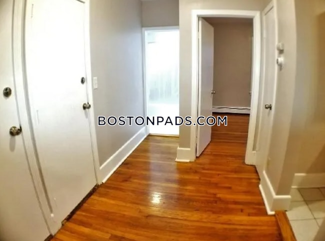 Building Photo - 167 North Common St.