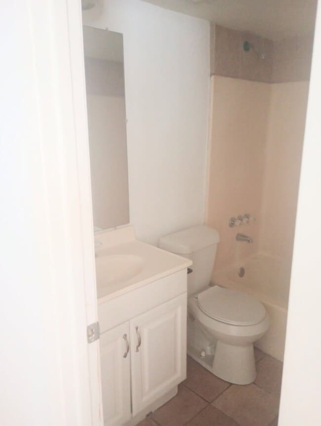 Building Photo - 121 Lazy Ln