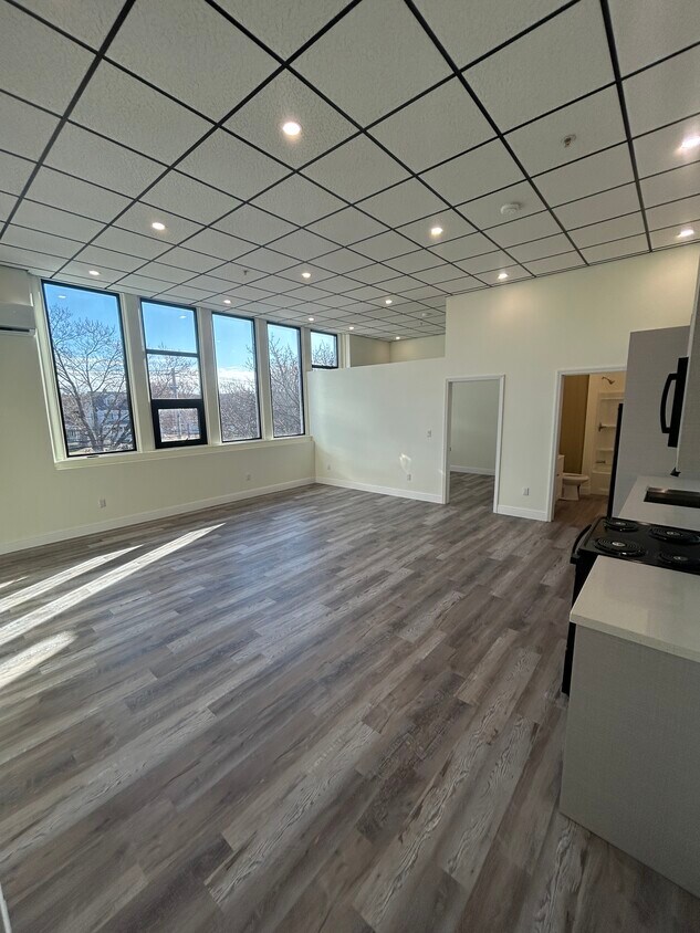 Foto principal - 64 Sand Creek Rd