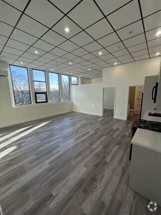 Building Photo - 64 Sand Creek Rd