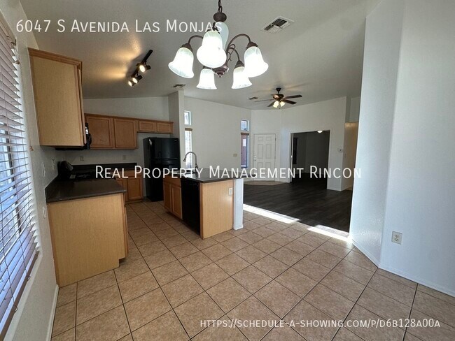 Foto del edificio - GREAT LOCATION!!! This Beauty is READY FOR...