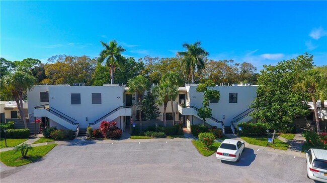 Foto del edificio - 536 Lakeside Dr