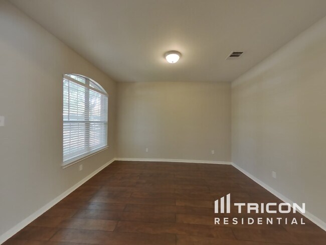 Foto del edificio - 405 Red Hawk Dr