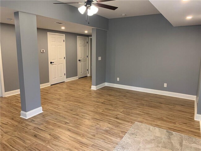 Building Photo - 1580 Hillside Oak Dr SW
