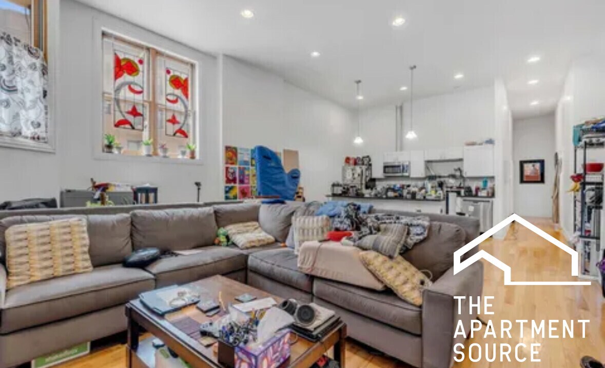 Foto principal - 2842 W Augusta Blvd