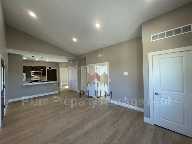 Building Photo - 1724 S 14th St W