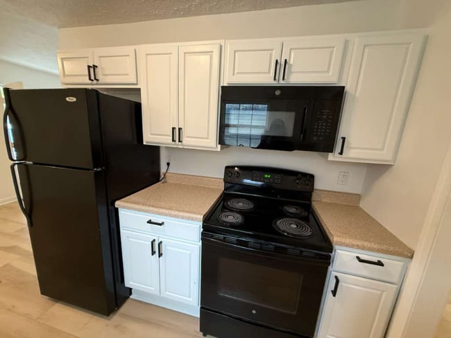 Foto del edificio - 317 N Bradley Ave