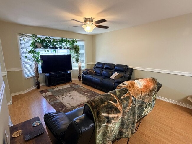 Building Photo - EPHRATA- 2+ bed/2 bath home with private deck w/ hillside views, d/w, a/c and garage! W/S/G paid!